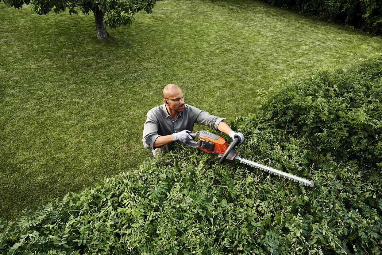 Husqvarna 215iHD45 Battery Hedge Trimmer